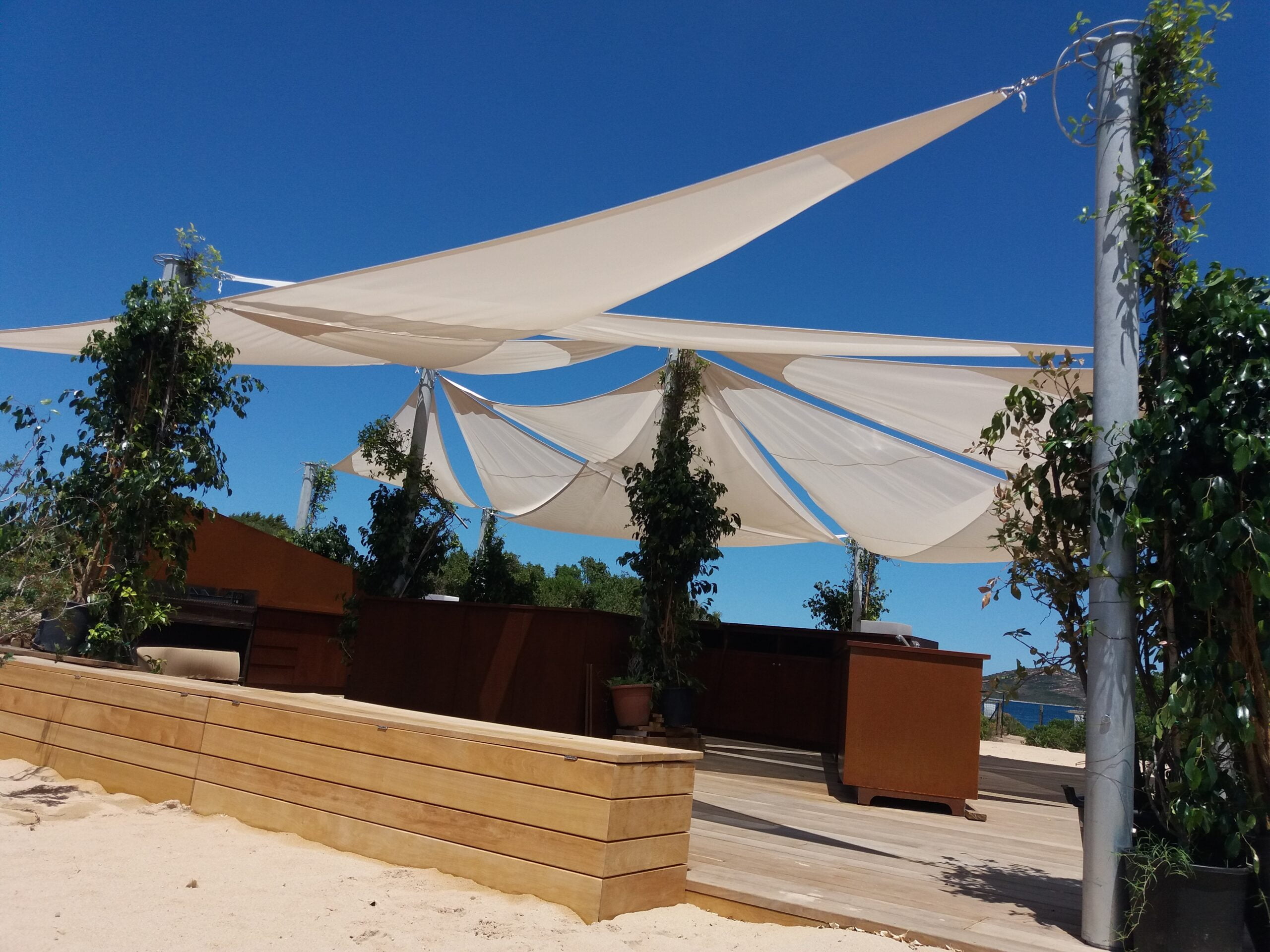 Tappezzeria Nautica Olbia SC Design tende a vela realizzate con rete in poliestere con spalmatura in PVC